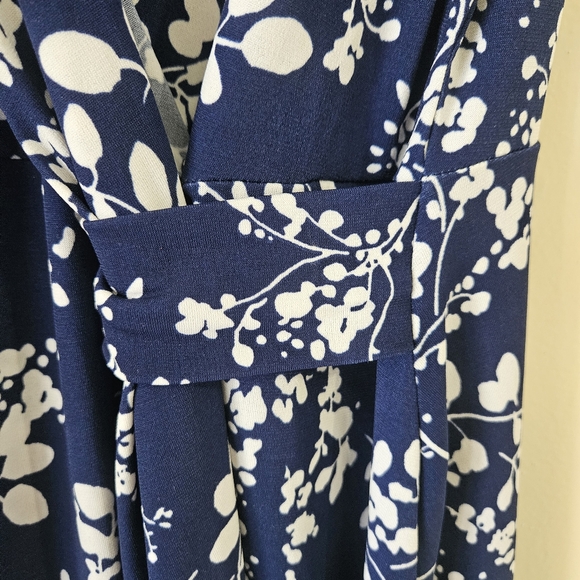 Blue floral faux wrap dress - Picture 3 of 6